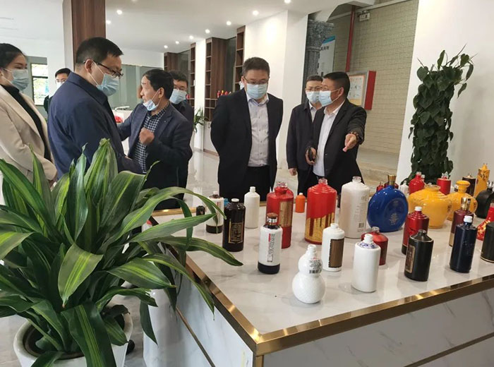 茅台集团党委委员、副总经理吴浩军及播州区委书记陈松等领导一行莅临首创公司参观指导工作
