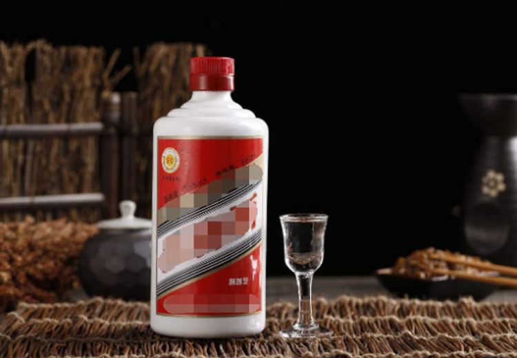 为什么茅台酒玻璃瓶是乳白色的，而不是透明的？大多数人都不知道