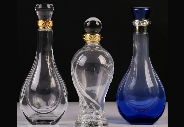 喷涂玻璃酒瓶与普通玻璃酒瓶之间有哪些区别？