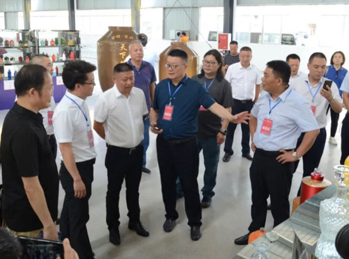 倡导文化融合 促进产业融合｜隆昌市陶瓷产业高质量发展研讨会走进一竞技实业基地