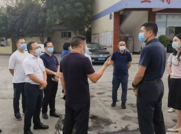 泸县县委书记肖刚一行莅临一竞技集团总部基地调研